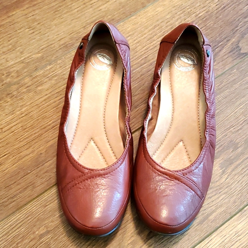 Nurture Camel Wedge size 8